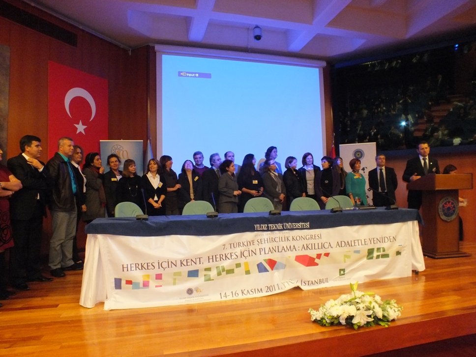 MESLEKTE 25. YIL PLAKETLERİ SAHİPLERİNİ BULDU