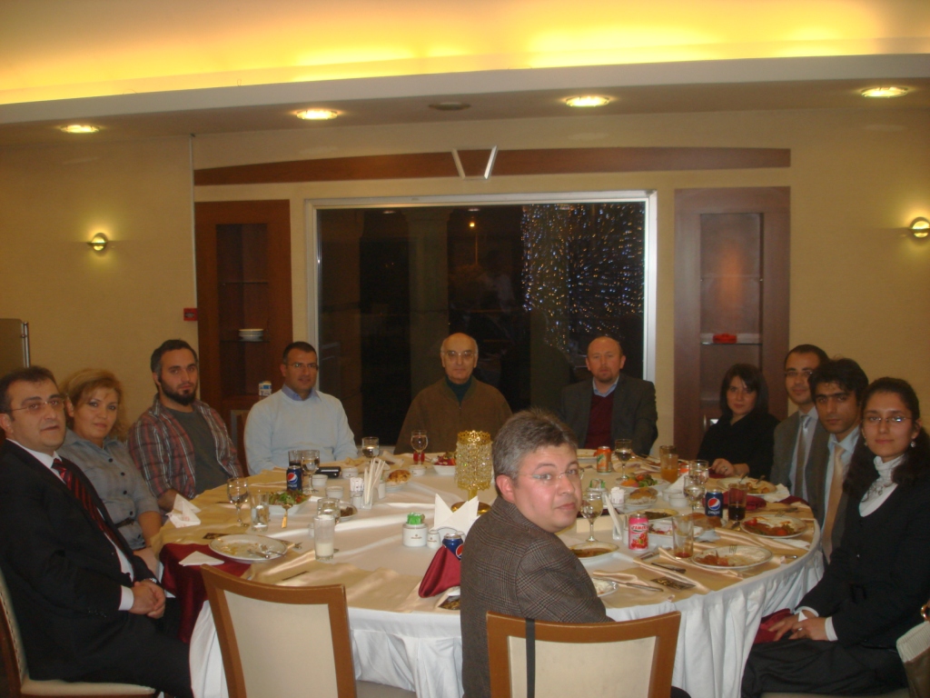 PROF. DR. RUŞEN KELEŞ VE KAYSERİ ŞUBESİ YÖNETİM KURULU AKŞAM YEMEĞİNDE BİR ARAYA GELDİ