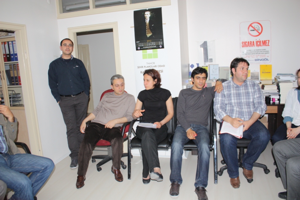 YOZGAT-SİVAS-KAYSERİ ÇEVRE DÜZENİ PLANI İLE İLGİLİ ŞUBEMİZ ÜYE GÖRÜŞLERİNİN DEĞERLENDİRİLMESİ AMACIYLA 15 MAYIS 2012 TARİHİNDE ÜYELERİMİZLE TOPLANTI YAPTIK