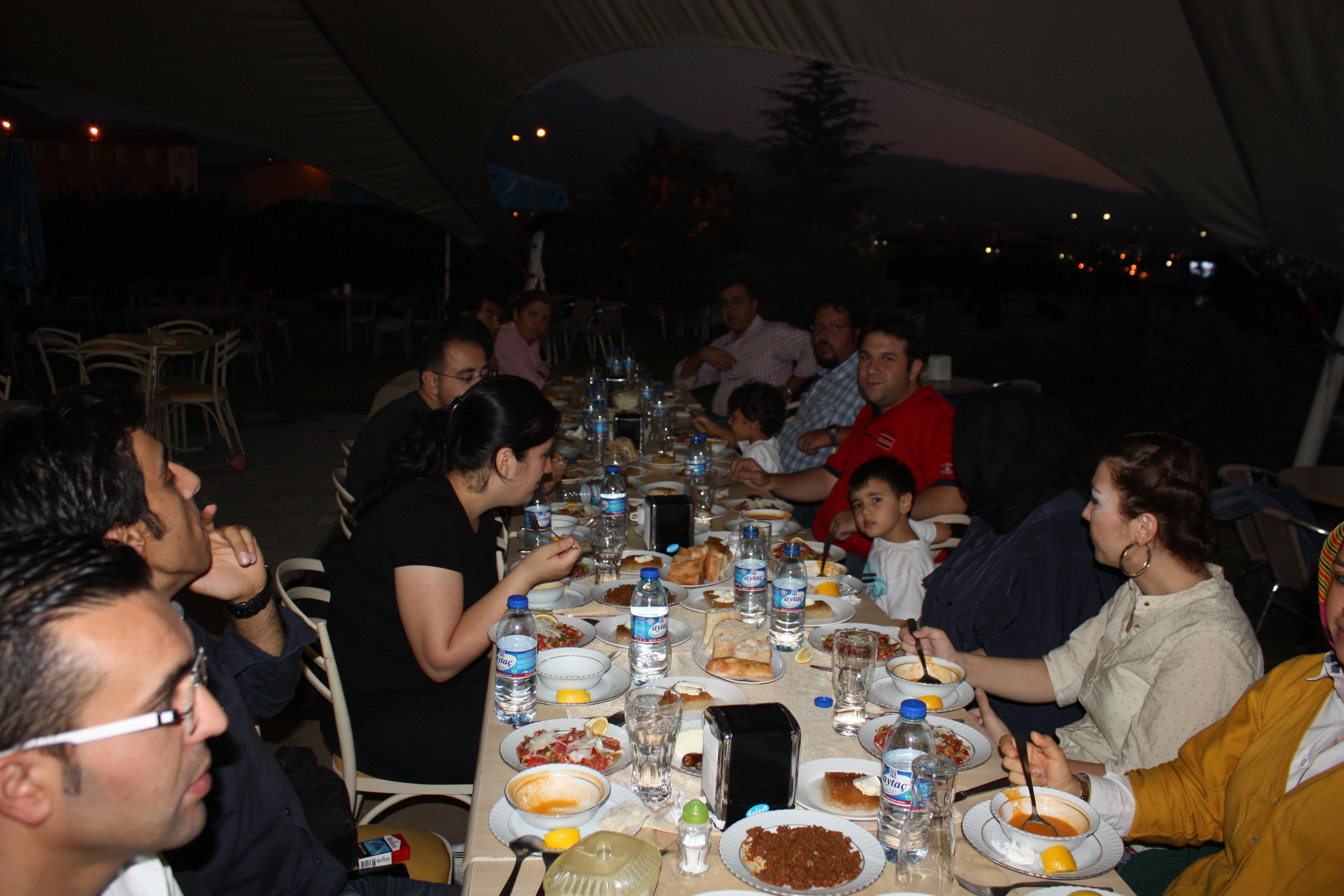 ŞUBE İFTAR YEMEĞİNDE ÜYELERİMİZLE BİR ARAYA GELDİK