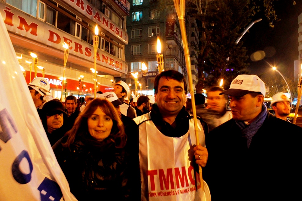 AKP'YE KARŞI MÜCADELE ATEŞİNİ YAKIYORUZ