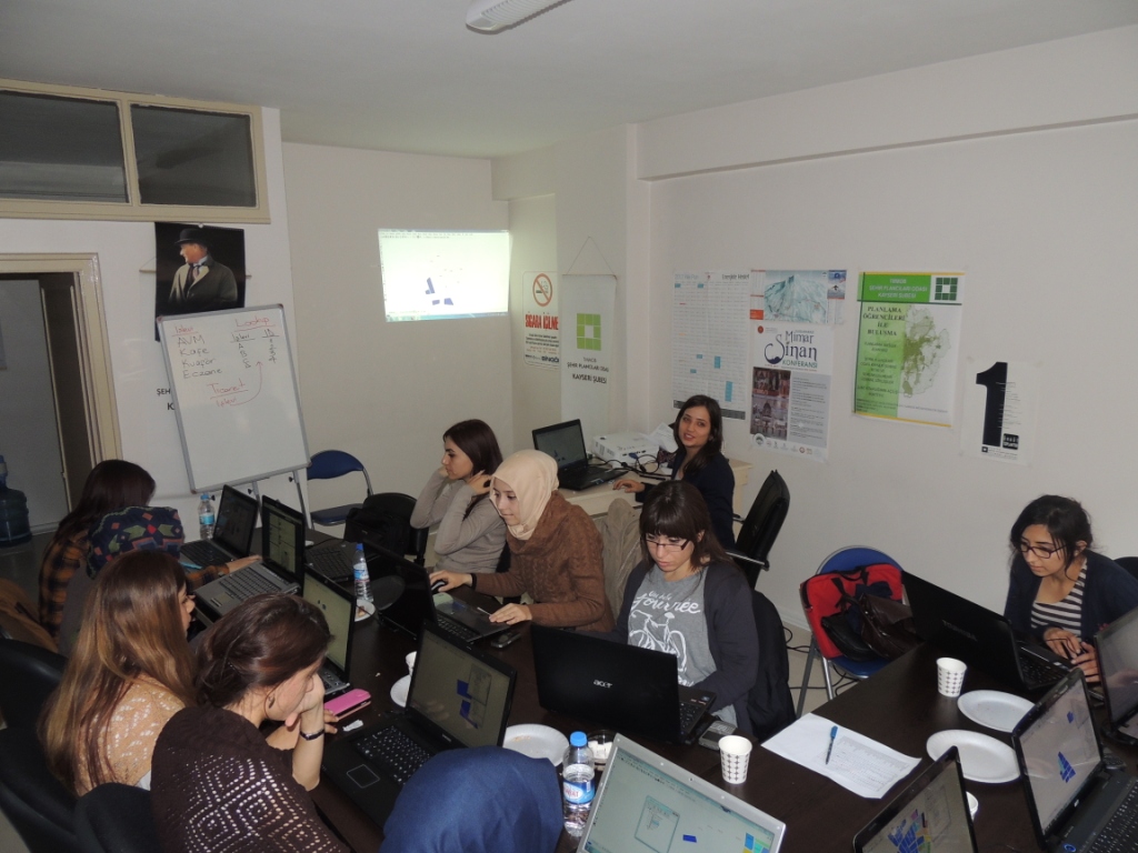 6-9 ARALIK 2012 TARİHLERİNDE ŞUBEMİZDE “GIS TABANLI KENT PLANLAMA UYGULAMALARI VE KENT BİLGİ SİSTEMLERİ PROJELENDİRME SERTİFİKA EĞİTİM PROGRAMI”NA İLİŞKİN KURS DÜZENLENDİ