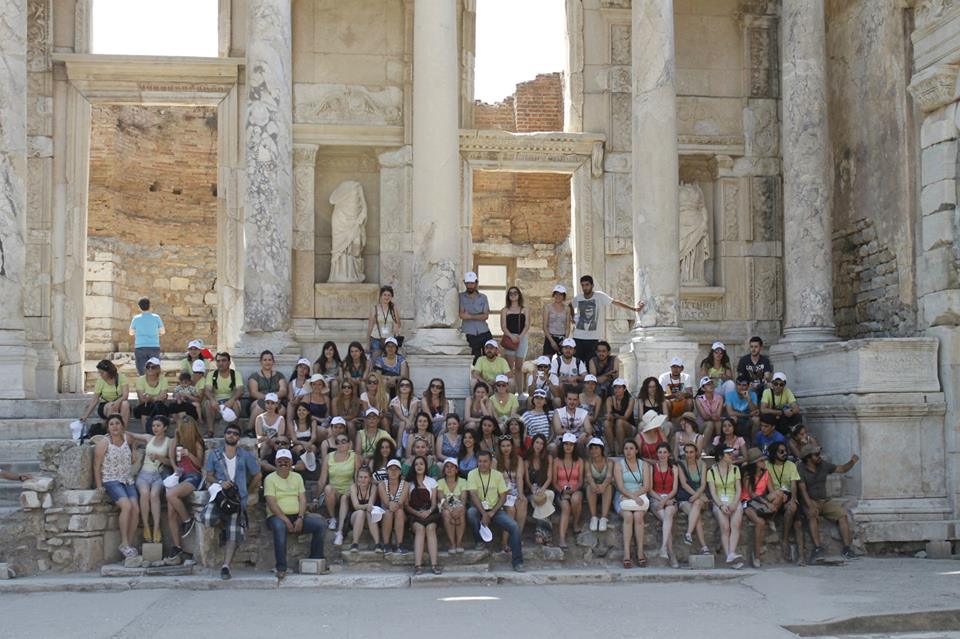 PLANLAMA ÖĞRENCİLERİ 2. YAZ EĞİTİM KAMPINDA KENTSEL, TARİHİ VE ARKEOLOJİK SİTLERDE KORUMA KONULU SEMİNER GERÇEKLEŞTİRİLDİ