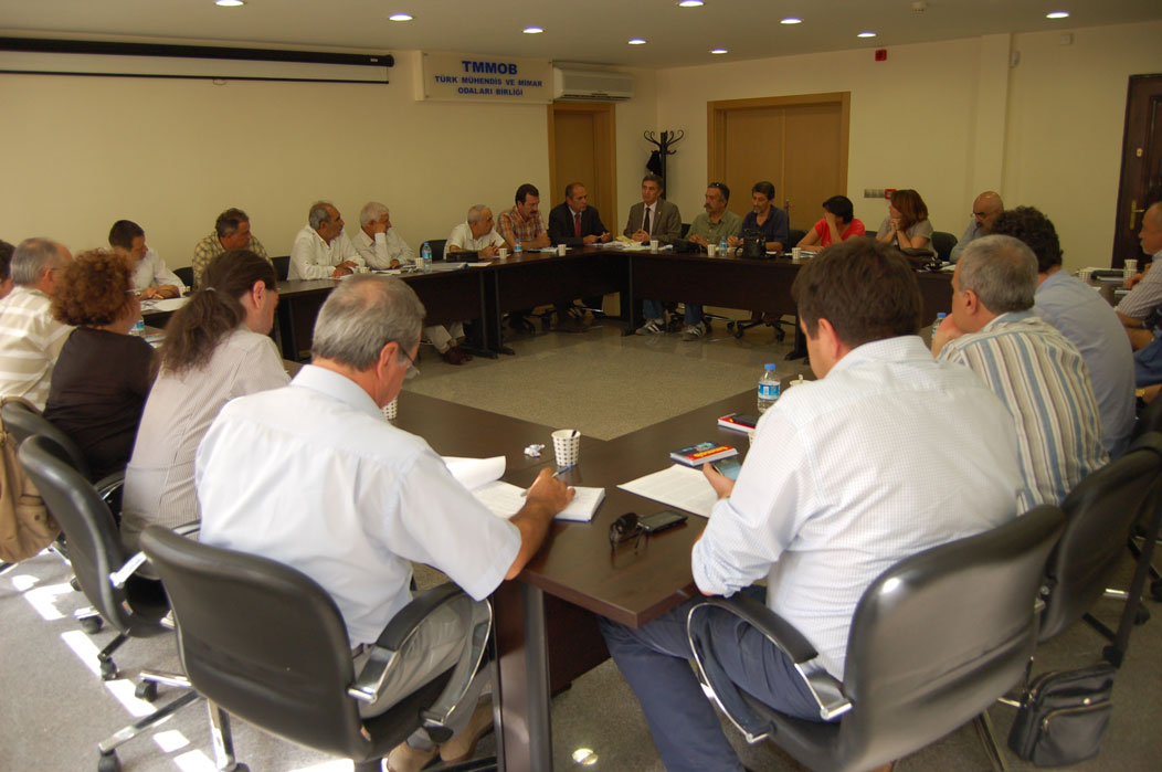 TMMOB YÖNETİM KURULU ÜYELERİ İLE ODA BAŞKANLARI 10.07.2013 TARİHİNDE BİR TOPLANTI YAPTI.