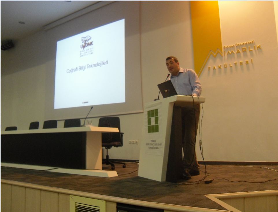 CUMA SÖYLEŞİLERİ: YRD. DOÇ. DR. SERKAN KEMEÇ "MEKANSAL İSTATİSTİK, COĞRAFİ BİLGİ TEKNOLOJİLERİ" KONULU SÖYLEŞİSİNİ GERÇEKLEŞTİRDİ.