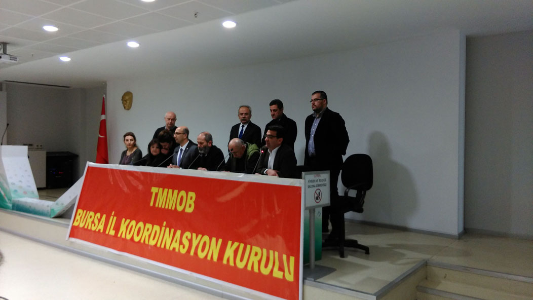 TMMOB ÜYELERİNE YÖNELİK BASKILARI ŞİDDETLE KINIYORUZ!
UYARIYORUZ; PARTİZANLIK YAPMAYIN, PERSONEL KIYIMINI DURDURUN!
TMMOB ÜYESİ MÜHENDİS, MİMAR VE ŞEHİR PLANCILARI YALNIZ DEĞİLDİR!
