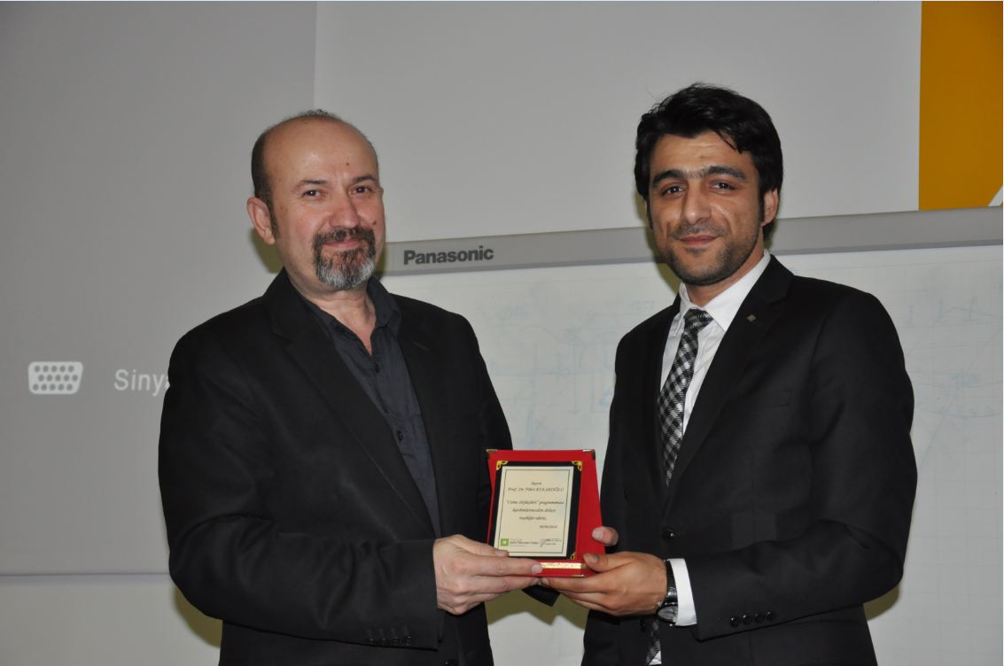 CUMA SÖYLEŞİLERİ: PROF. DR. FİKRİ KULAKOĞLU "ESKİ ANADOLU‘NUN EN ESKİ ULUSLARARASI TİCARET MERKEZİ: KÜLTEPE KANİŞ-KARUM" KONULU SÖYLEŞİSİNİ GERÇEKLEŞTİRDİ