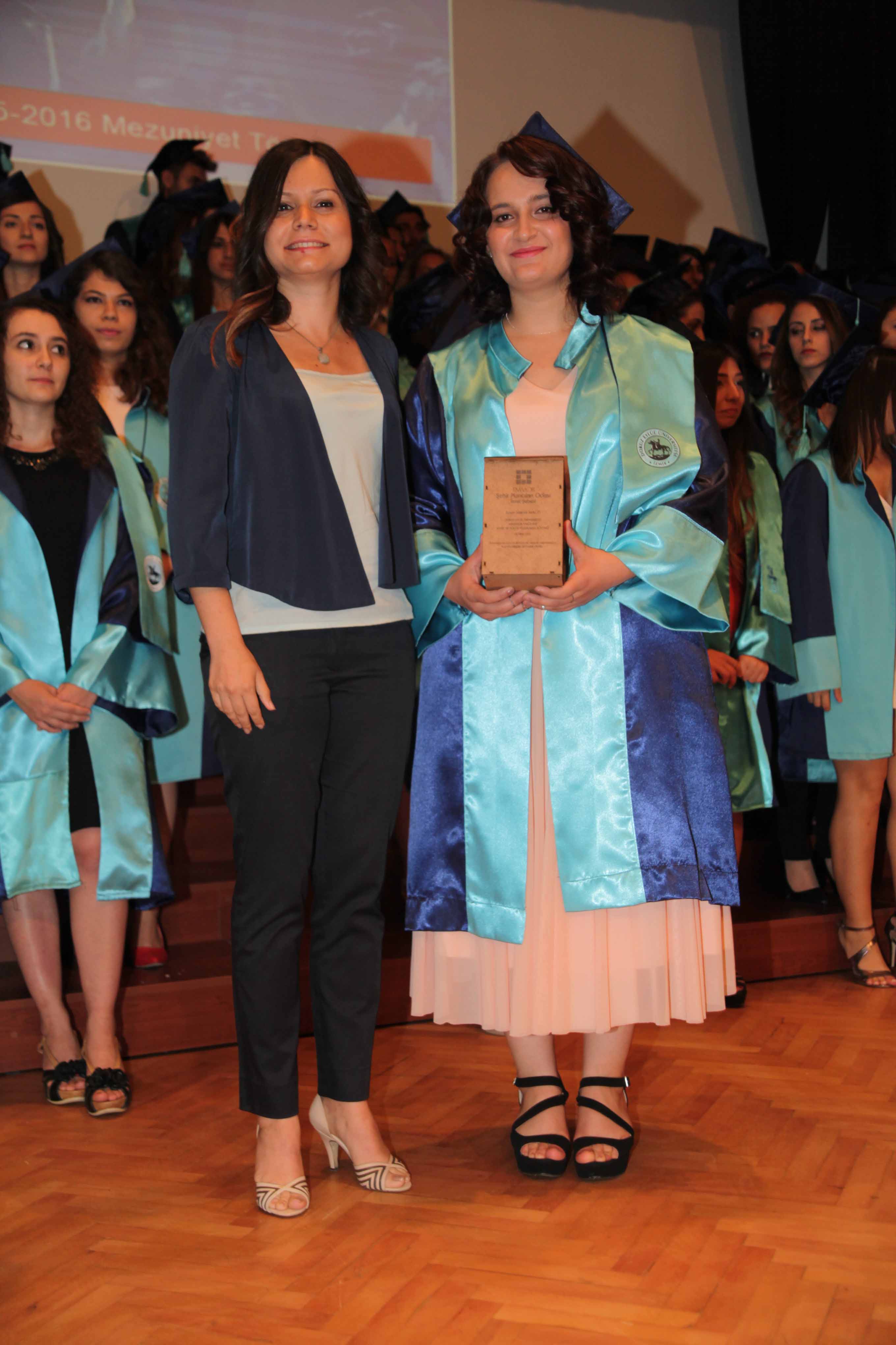 DOKUZ EYLÜL ÜNİVERSİTESİ VE İZMİR YÜKSEK TEKNOLOJİ ENSTİTÜSÜ MEZUNİYET TÖRENLERİ