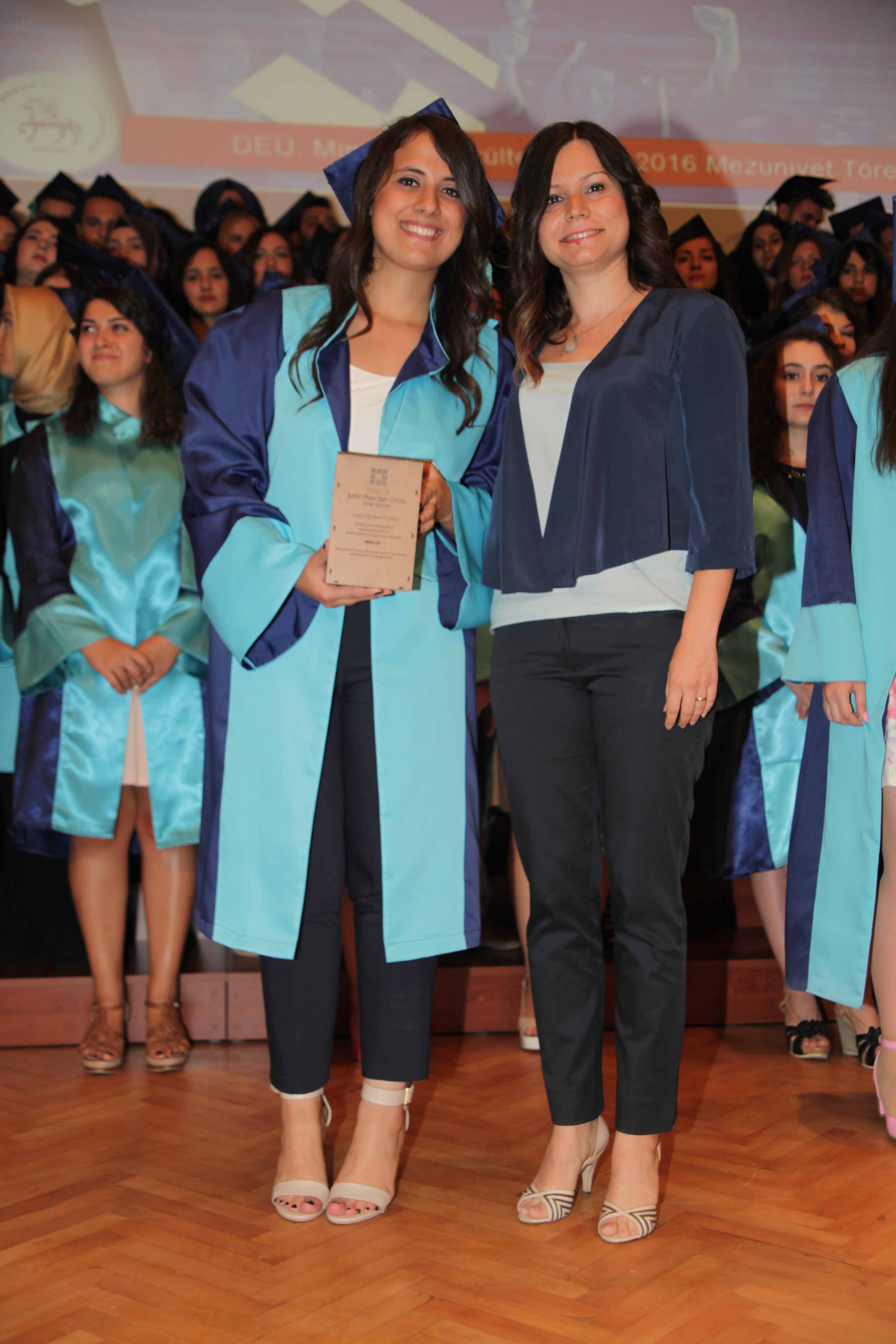 DOKUZ EYLÜL ÜNİVERSİTESİ VE İZMİR YÜKSEK TEKNOLOJİ ENSTİTÜSÜ MEZUNİYET TÖRENLERİ