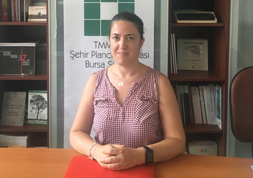 ŞEHİR PLANCILARI ODASI BURSA ŞUBE BAŞKANI SEVİLAY ÇETİNKAYA, İSTANBUL'DA YAŞANAN YOĞUN YAĞIŞLAR VE BERABERİNDE GELEN SEL FELAKETİ ARDINDAN BURSA.COM`A RÖPORTAJ VERDİ.