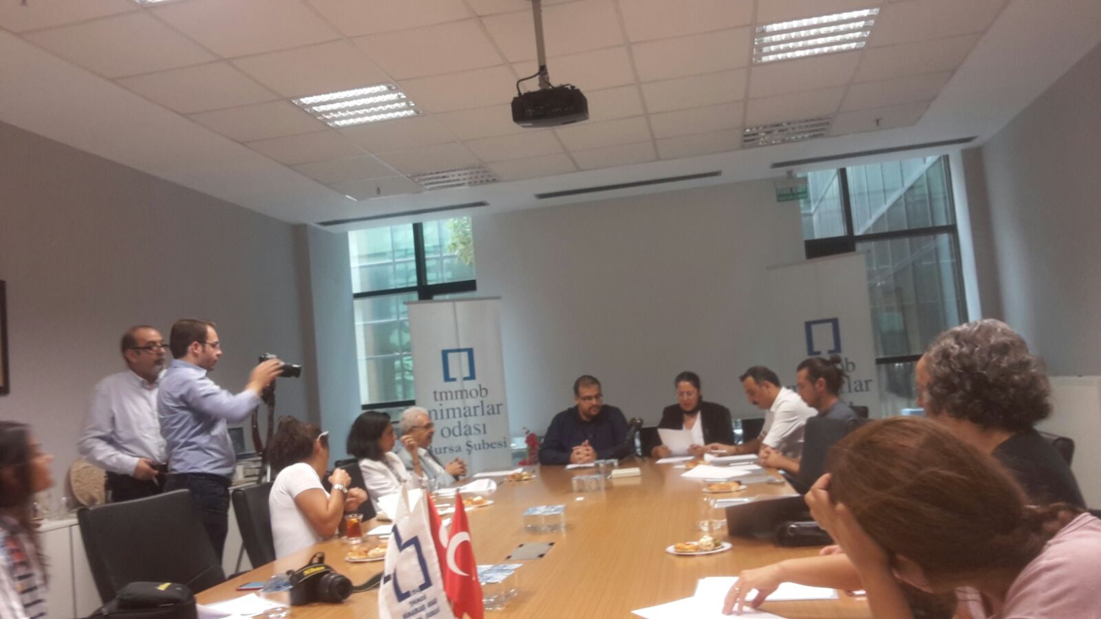 0.50 EMSAL ARTIŞINA İLİŞKİN MİMARLAR ODASI VE ŞEHİR PLANCILARI ODASI BURSA ŞUBELERİ 26.09.2017 TARİHİNDE BERABER BASIN AÇIKLAMASI GERÇEKLEŞTİRMİŞTİR.
