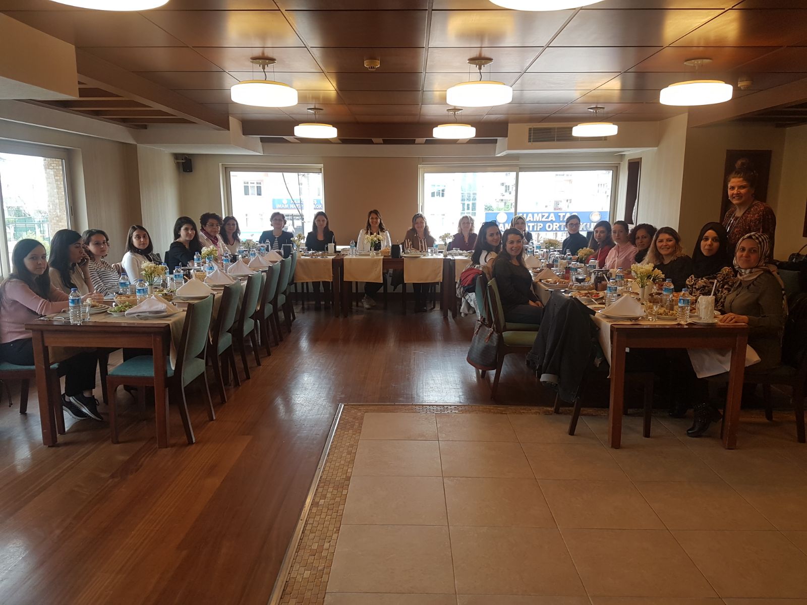 8 MART DÜNYA EMEKÇİ KADINLAR GÜNÜ`NDE KADIN ÜYELERİMİZLE YEMEKTE BULUŞTUK.