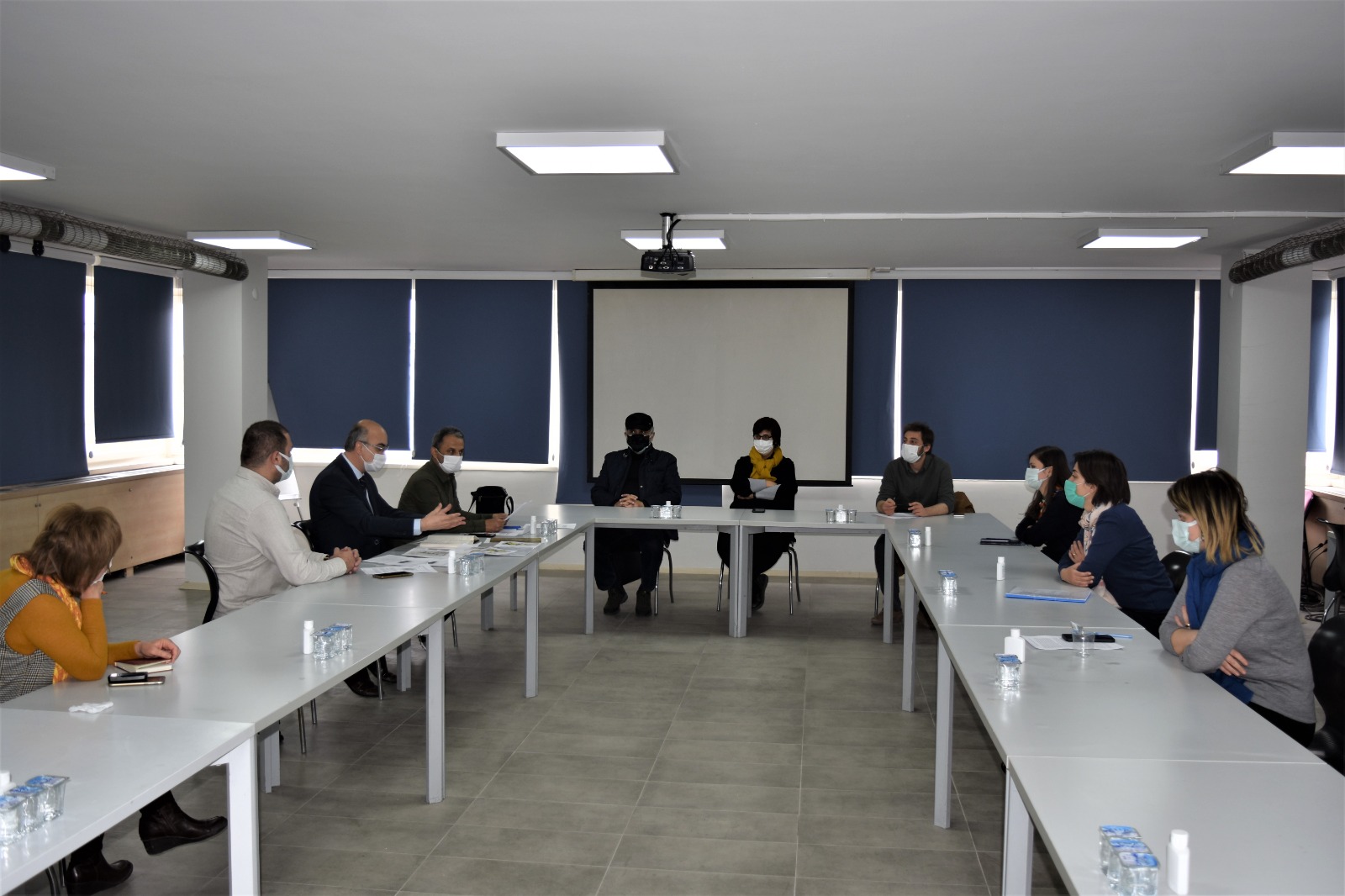 MİMARLAR ODASI ANKARA ŞUBESİ, ŞEHİR PLANCILARI ODASI ANKARA ŞUBESİ VE KARATAŞ, MÜHYE VE YAKUPABDAL MAHALLELERİ TEMSİLCİLERİ İLE BÖLGE SORUNLARINA YÖNELİK TOPLANTI GERÇEKLEŞTİRİLDİ