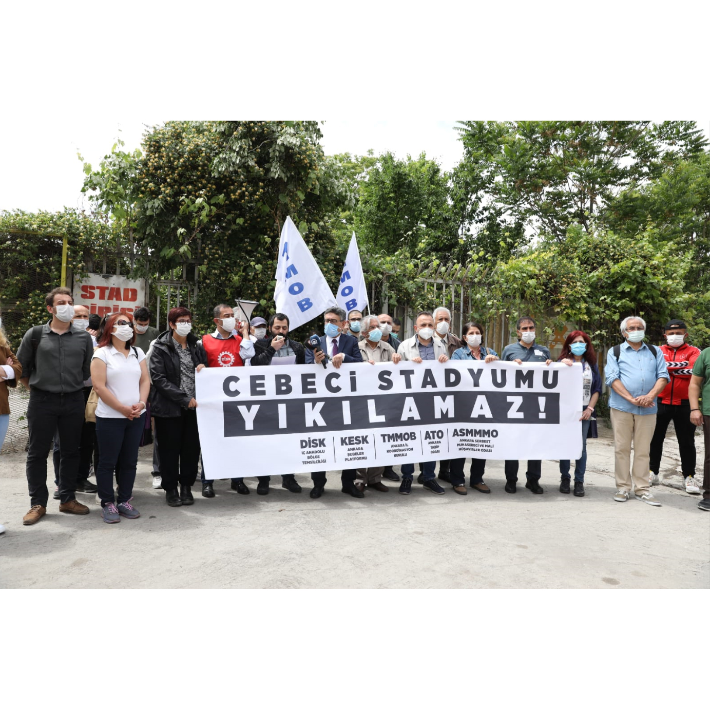 KENTİN HAFIZASI YERİNDE KORUNMALIDIR: CEBECİ İNÖNÜ STADYUMU MİLLET BAHÇESİ OLMASIN
